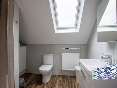 EN-SUITE SHOWER ROOM